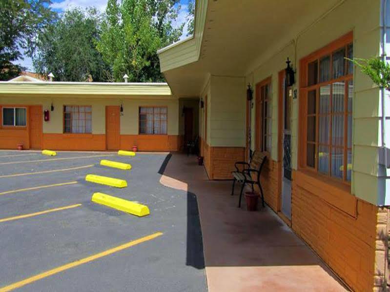 Rainbow Motel ザーモポリス エクステリア 写真